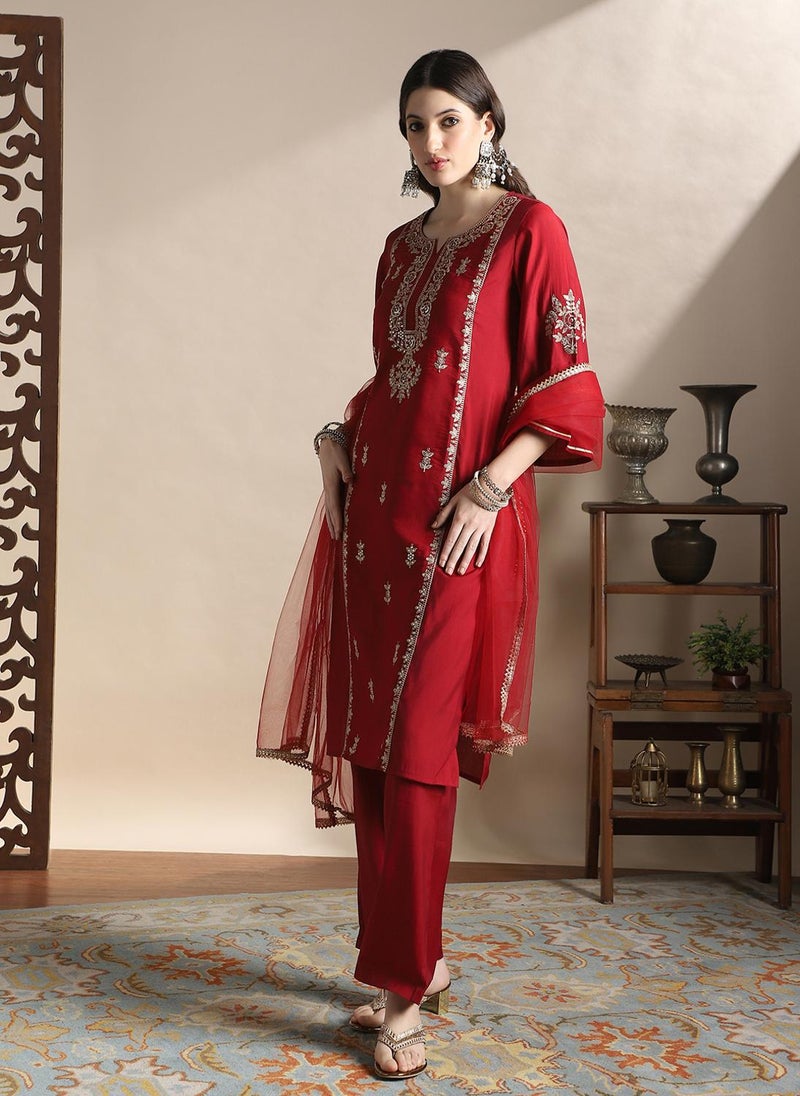 جلو باص طقم نسائي جلوبس من الكرتا والسروال والدوباتا المطرز بالزري والترتر بلون عنابي - Image 3